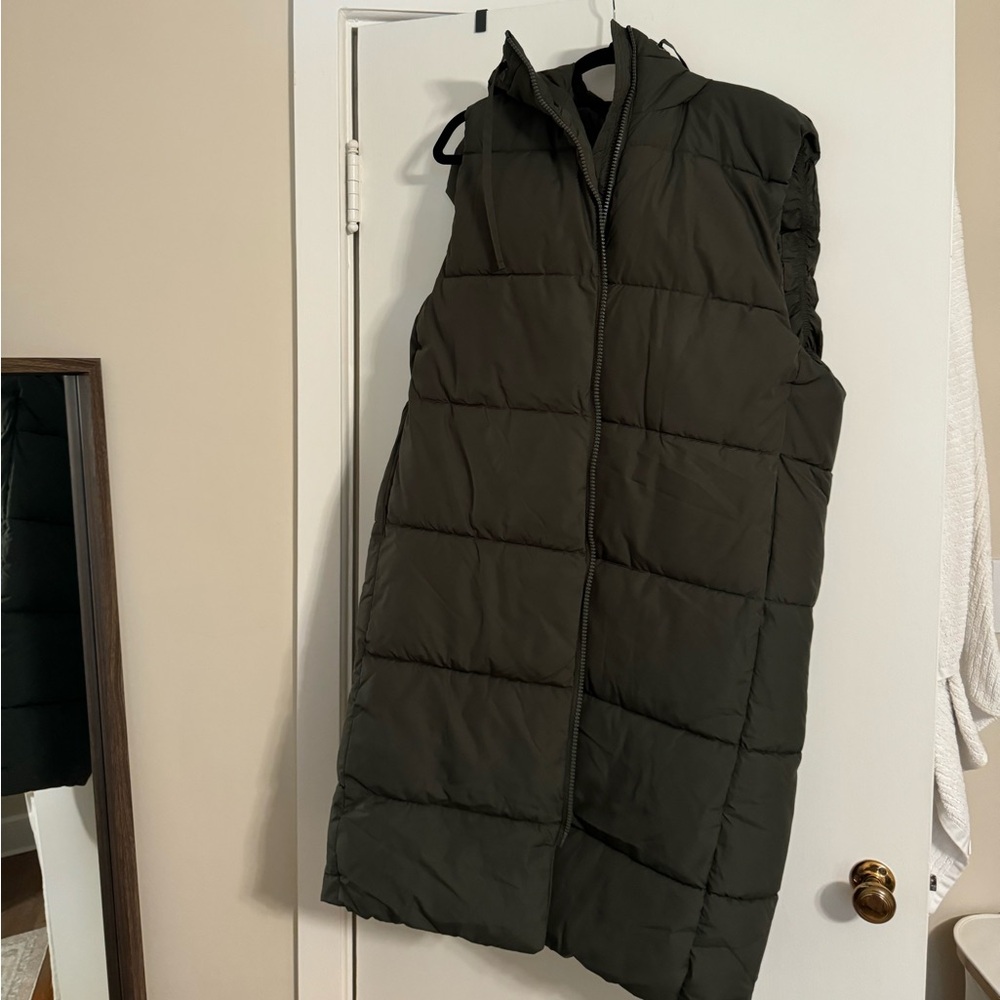 H&M Dark Green Puffer Vest